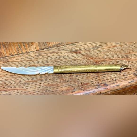 Early 20th Century Gold Tone Mother of Pearl Letter Opener Fountain Pen Quill - Picture 8 of 9